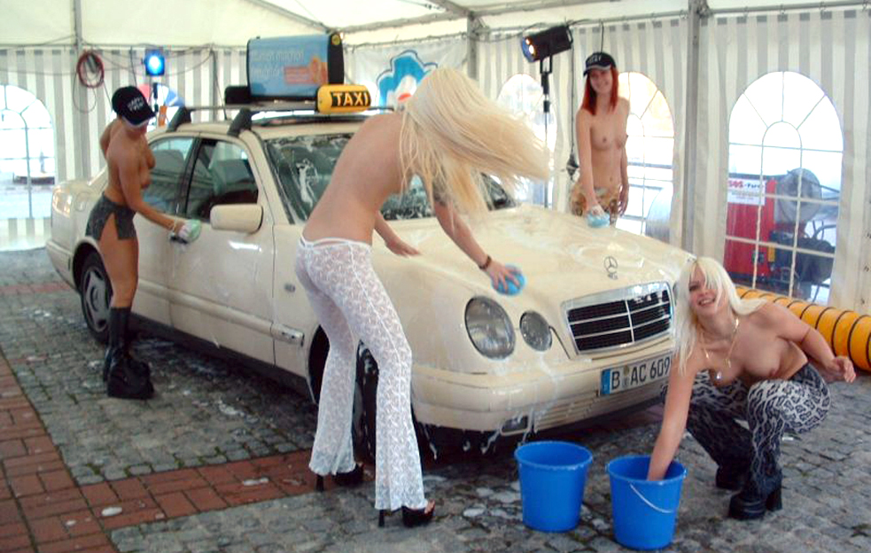 topless_carwash_18.jpg