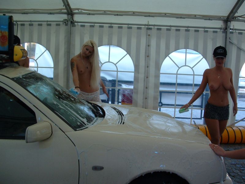 topless_carwash_16.jpg