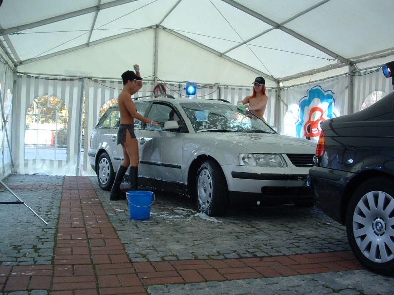 topless_carwash_15.jpg