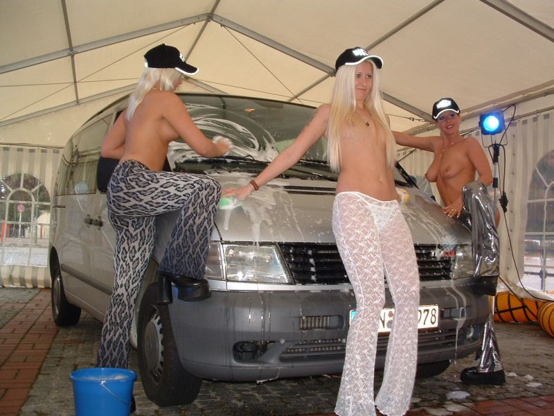 topless_carwash_10.jpg