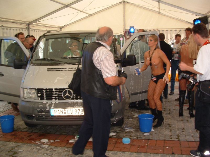 topless_carwash_05.jpg